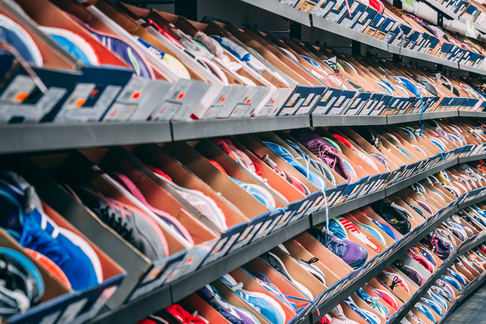 How to enhance the brand image of insoles through shoe display rack